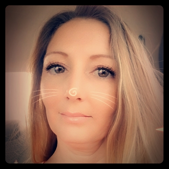 Meet your Posher, Mindy - Picture 1 of 1